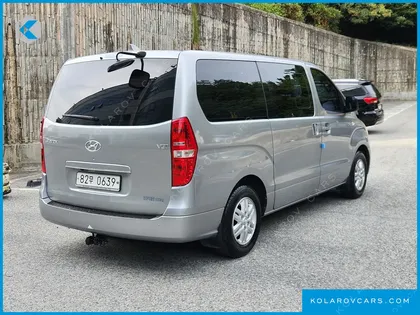 HYUNDAI STAREX 5-SEATER VAN
