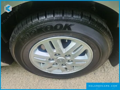 HYUNDAI STAREX 5-SEATER VAN