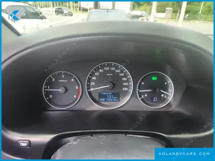 HYUNDAI STAREX 5-SEATER VAN