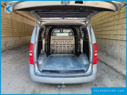 HYUNDAI STAREX 5-SEATER VAN