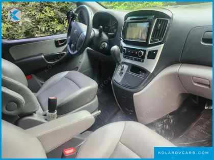 HYUNDAI STAREX 5-SEATER VAN