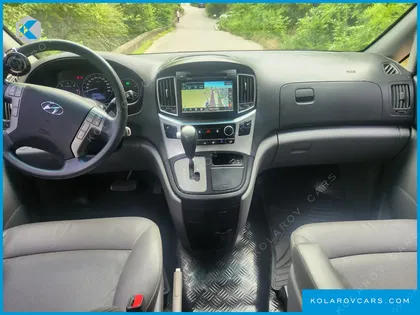 HYUNDAI STAREX 5-SEATER VAN