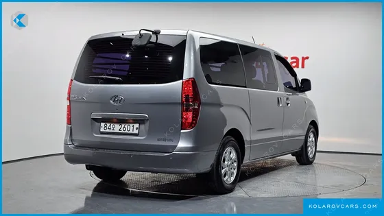 HYUNDAI STAREX 5-SEATER VAN