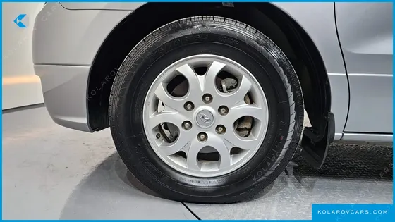HYUNDAI STAREX 5-SEATER VAN