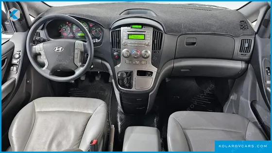 HYUNDAI STAREX 5-SEATER VAN
