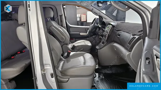HYUNDAI STAREX 5-SEATER VAN