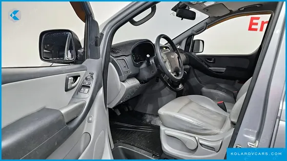HYUNDAI STAREX 5-SEATER VAN