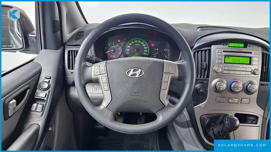 HYUNDAI STAREX 5-SEATER VAN