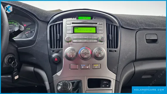 HYUNDAI STAREX 5-SEATER VAN