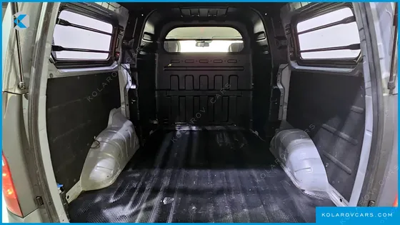 HYUNDAI STAREX 5-SEATER VAN