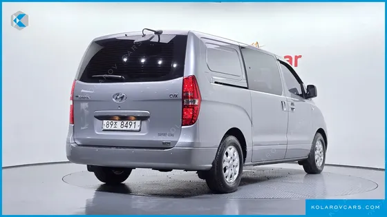 HYUNDAI STAREX 5-SEATER VAN