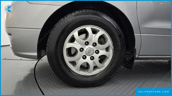 HYUNDAI STAREX 5-SEATER VAN