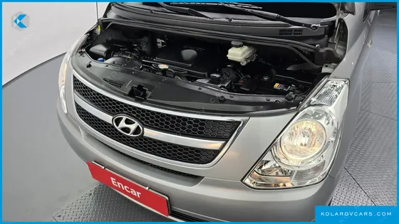 HYUNDAI STAREX 5-SEATER VAN