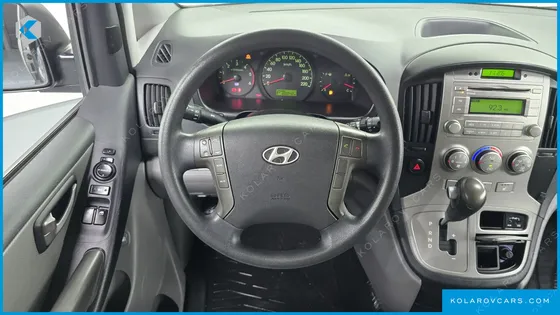 HYUNDAI STAREX 5-SEATER VAN