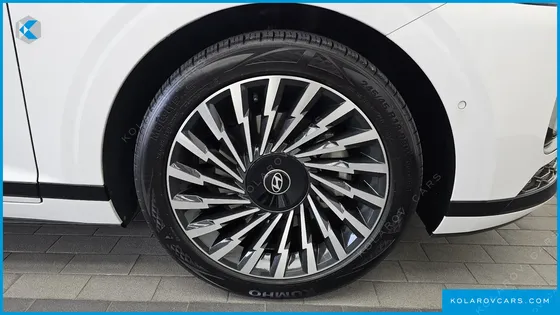 HYUNDAI GRANDEUR 2,5 GASOLINE 2WD