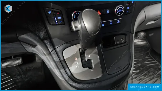 HYUNDAI STAREX 12-SEATER WAGON