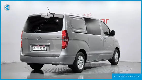HYUNDAI STAREX 5-SEATER VAN