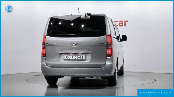 HYUNDAI STAREX 5-SEATER VAN