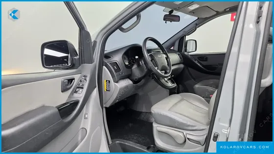 HYUNDAI STAREX 5-SEATER VAN