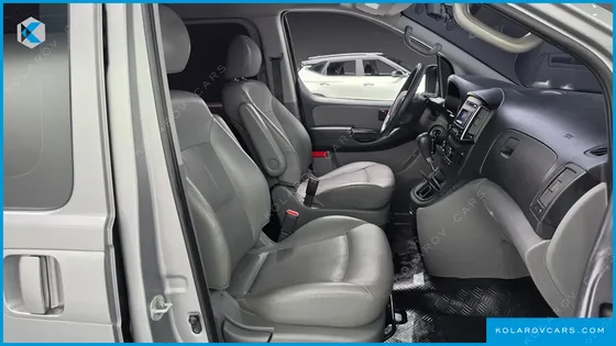 HYUNDAI STAREX 5-SEATER VAN