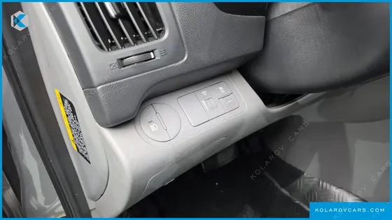 HYUNDAI STAREX 5-SEATER VAN