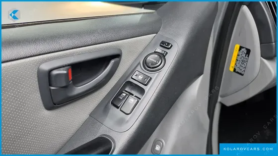 HYUNDAI STAREX 5-SEATER VAN
