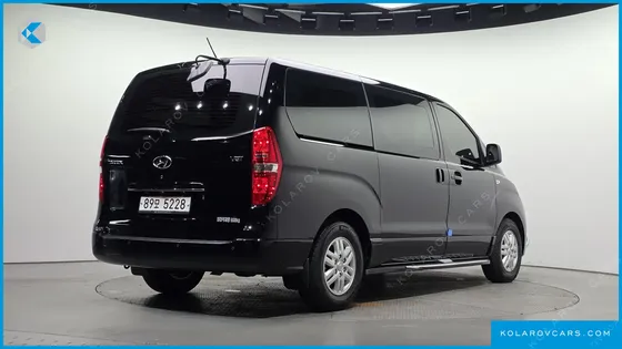 HYUNDAI STAREX 5-SEATER VAN