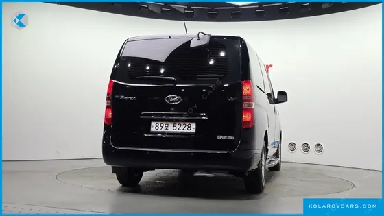 HYUNDAI STAREX 5-SEATER VAN