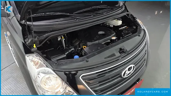 HYUNDAI STAREX 5-SEATER VAN