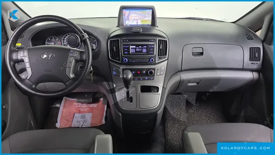 HYUNDAI STAREX 5-SEATER VAN