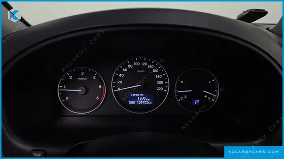 HYUNDAI STAREX 5-SEATER VAN