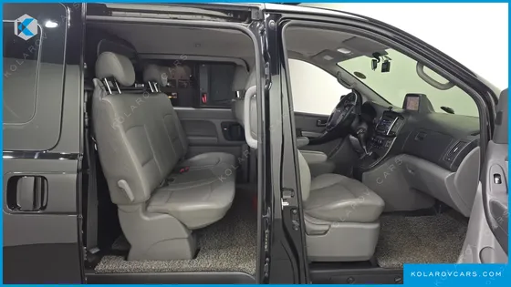 HYUNDAI STAREX 5-SEATER VAN