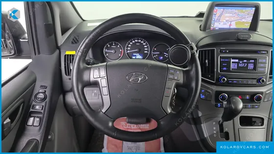 HYUNDAI STAREX 5-SEATER VAN