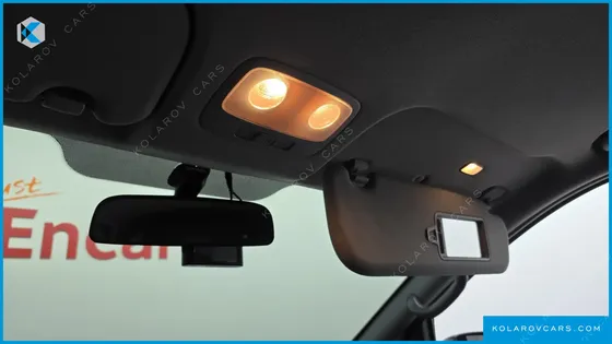 HYUNDAI STAREX 5-SEATER VAN