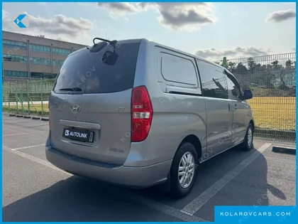 HYUNDAI STAREX 5-SEATER VAN