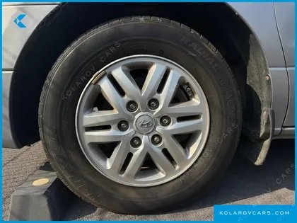 HYUNDAI STAREX 5-SEATER VAN