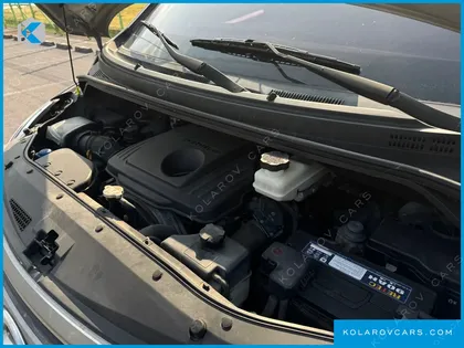 HYUNDAI STAREX 5-SEATER VAN
