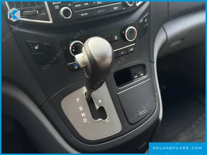 HYUNDAI STAREX 5-SEATER VAN