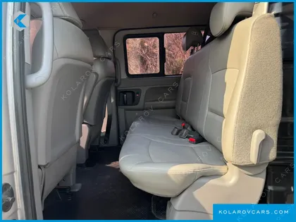 HYUNDAI STAREX 5-SEATER VAN