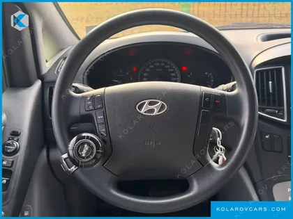 HYUNDAI STAREX 5-SEATER VAN