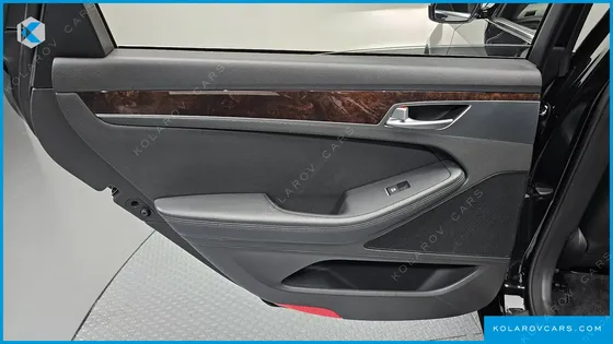 HYUNDAI GENESIS G330 MODERN AWD