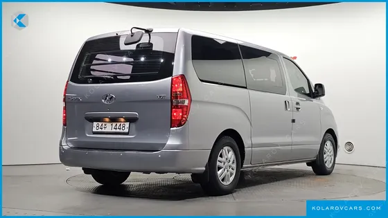 HYUNDAI STAREX 5-SEATER VAN