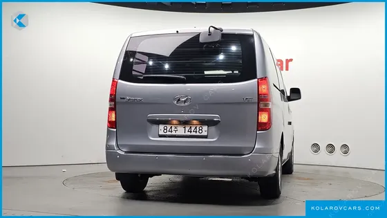 HYUNDAI STAREX 5-SEATER VAN