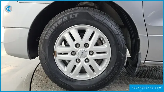 HYUNDAI STAREX 5-SEATER VAN
