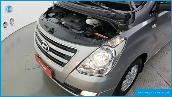 HYUNDAI STAREX 5-SEATER VAN