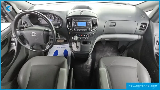 HYUNDAI STAREX 5-SEATER VAN