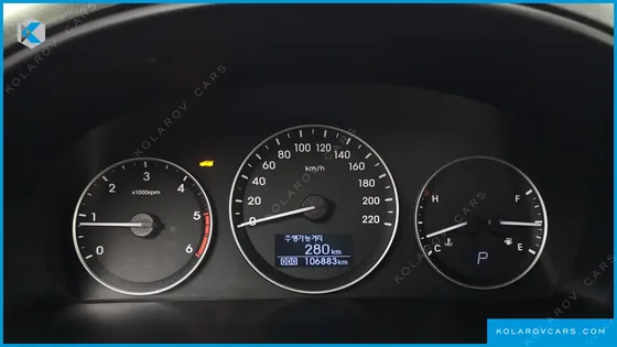 HYUNDAI STAREX 5-SEATER VAN