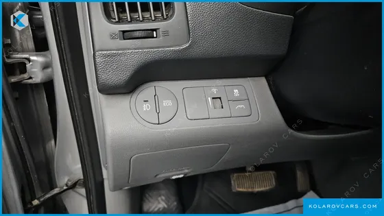 HYUNDAI STAREX 5-SEATER VAN