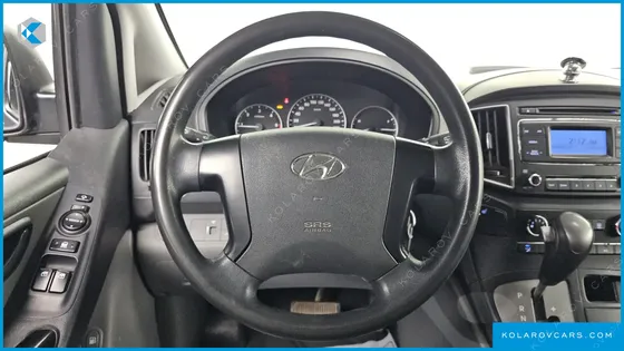 HYUNDAI STAREX 5-SEATER VAN