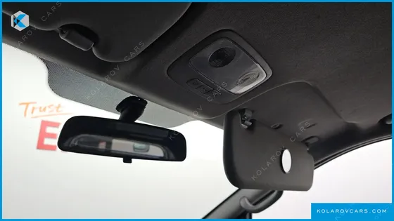 HYUNDAI STAREX 5-SEATER VAN